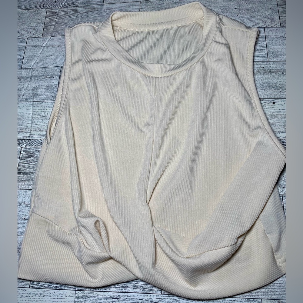 Cider Cream Colored Front Ruched Cropped Sleeveless Summer Tank‎ Top M
